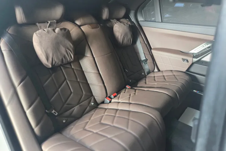 BMW 740d (Seria 7) din 2025 cu 15 km - oferta BMW192994 - foto 14
