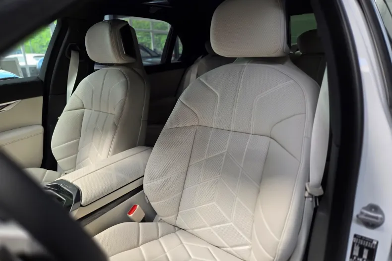 BMW 750e (Seria 7) din 2025 cu 15 km - oferta BMW192995 - foto 2