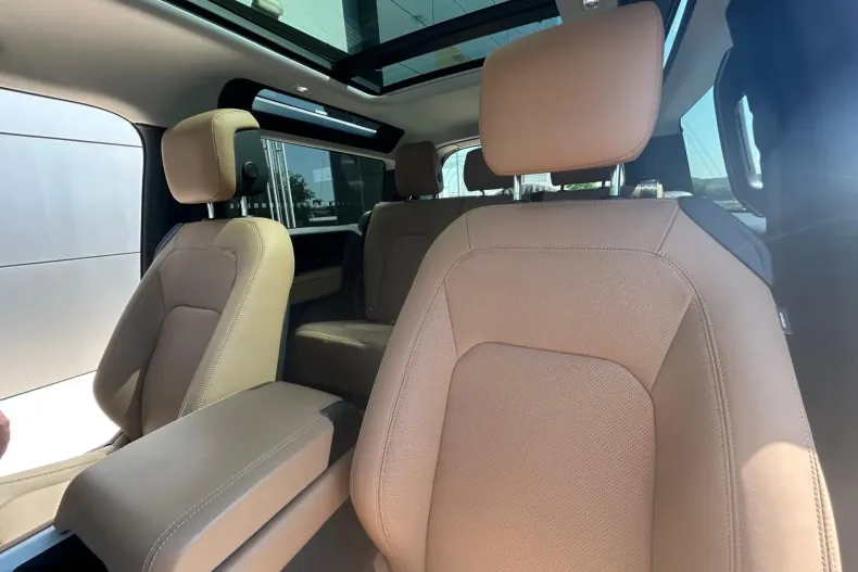 Land Rover Defender din 2025 cu 5.450 km - oferta LAN193009 - foto 15