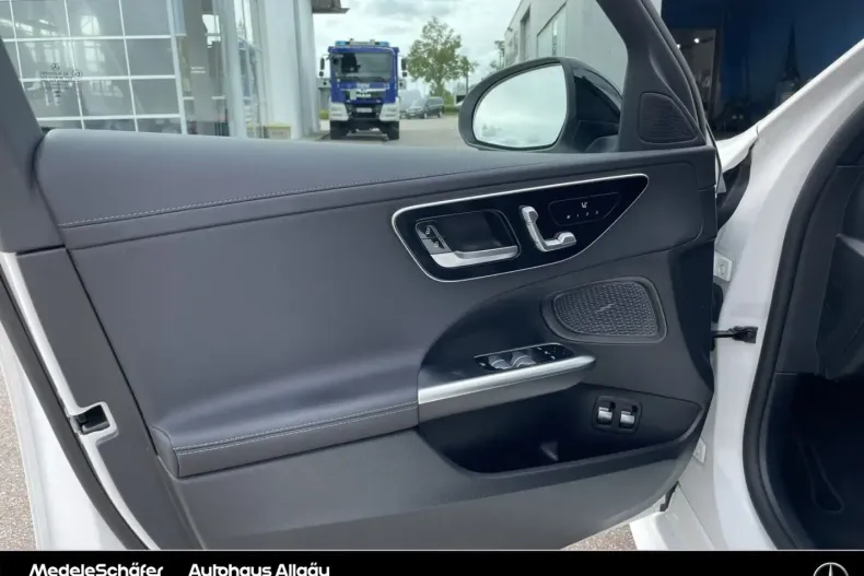 Mercedes-Benz C 300 (Clasa C) din 2024 cu 37.990 km - oferta MER193043 - foto 12