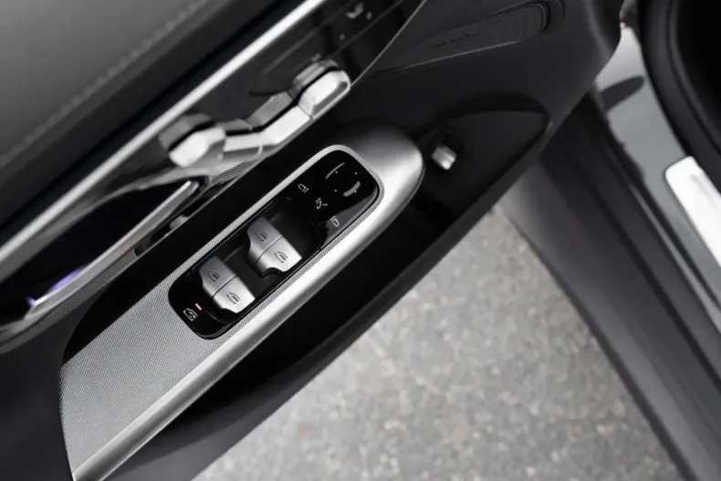 Mercedes-Benz GLC 300 (Clasa GLC) din 2024 cu 23.969 km - oferta MER193068 - foto 19