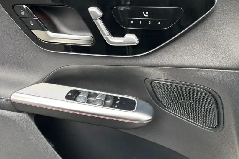 Mercedes-Benz GLC 300 (Clasa GLC) din 2025 cu 21.847 km - oferta MER193072 - foto 4