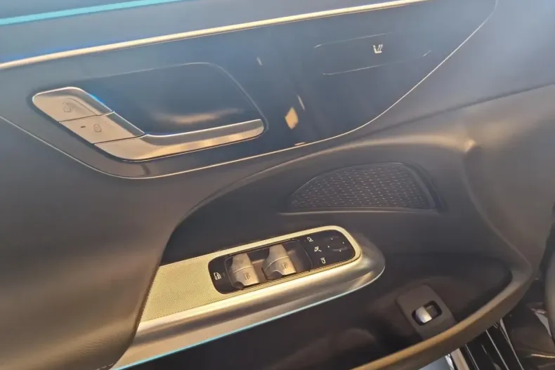 Mercedes-Benz E 220 (Clasa E) din 2024 cu 26.667 km - oferta MER193151 - foto 12