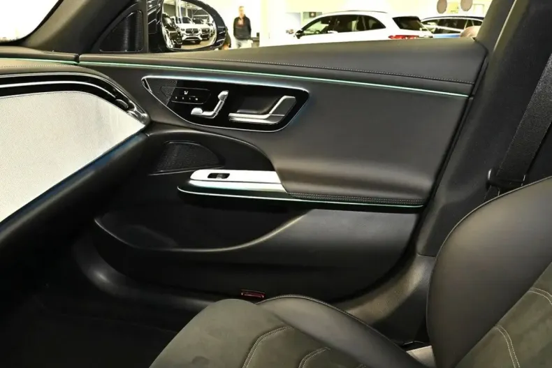 Mercedes-Benz E 200 (Clasa E) din 2024 cu 6.989 km - oferta MER193161 - foto 12