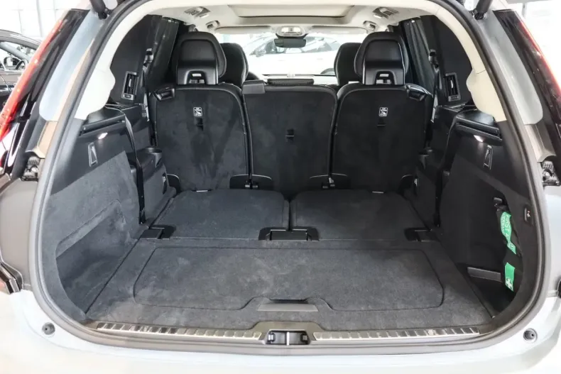 Volvo XC90 din 2025 cu 5.000 km - oferta VOL193171 - foto 2