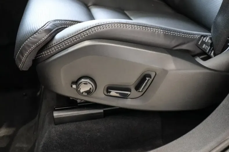 Volvo XC90 din 2025 cu 5.000 km - oferta VOL193171 - foto 3