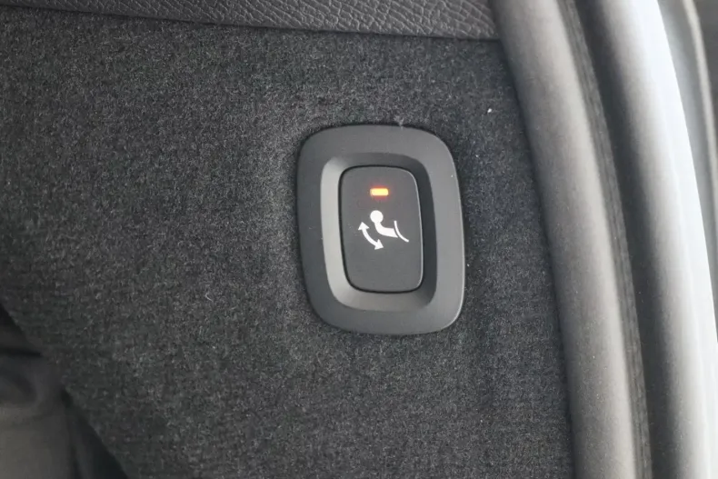 Volvo XC90 din 2025 cu 5.000 km - oferta VOL193171 - foto 4