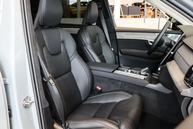 Volvo XC90 din 2025 cu 5.000 km - oferta VOL193171 - foto 13