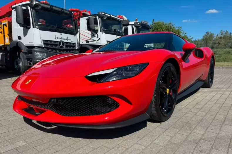 Ferrari 296 GTB din 2024 cu 6.300 km - oferta FER193181 - foto 1