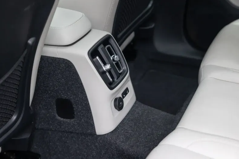 Volvo XC40 din 2021 cu 53.400 km - oferta VOL193200 - foto 22