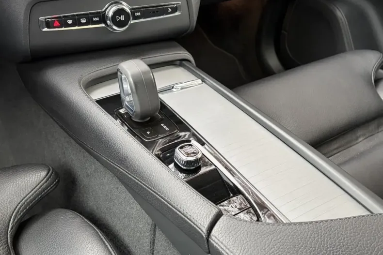 Volvo XC90 din 2021 cu 91.600 km - oferta VOL193207 - foto 23