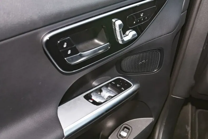 Mercedes-Benz GLC 200 (Clasa GLC) din 2025 cu 20.442 km - oferta MER193216 - foto 5