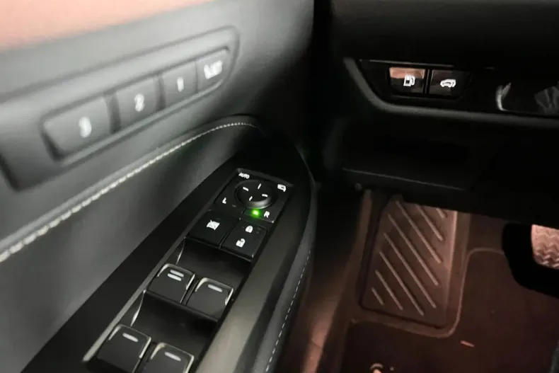 Lexus NX 350h din 2024 cu 12.346 km - oferta LEX193244 - foto 25