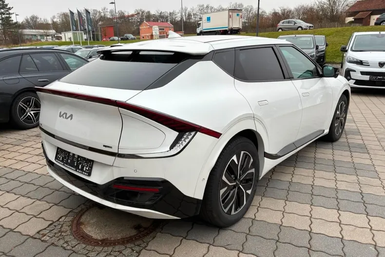 Kia EV6 din 2023 cu 43.120 km - oferta KIA193253 - foto 2