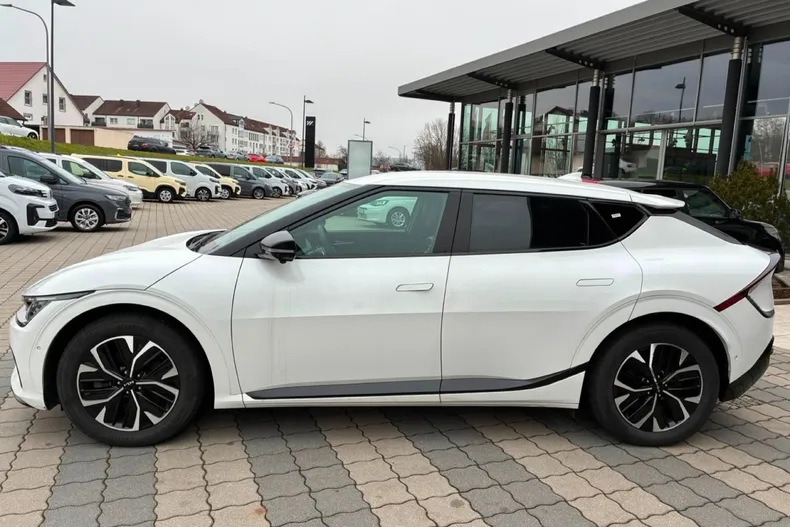 Kia EV6 din 2023 cu 43.120 km - oferta KIA193253 - foto 4