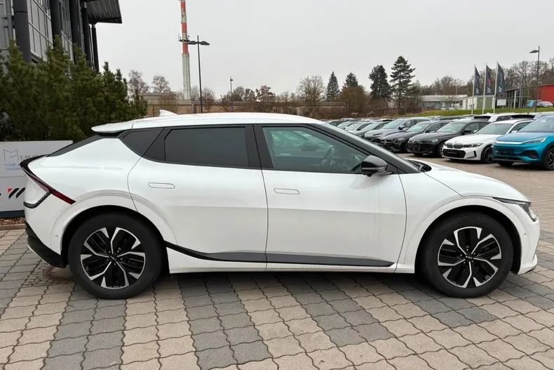 Kia EV6 din 2023 cu 43.120 km - oferta KIA193253 - foto 5