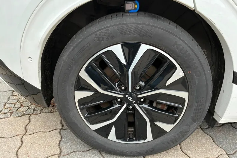 Kia EV6 din 2023 cu 43.120 km - oferta KIA193253 - foto 7