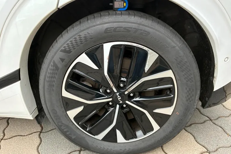 Kia EV6 din 2023 cu 43.120 km - oferta KIA193253 - foto 8