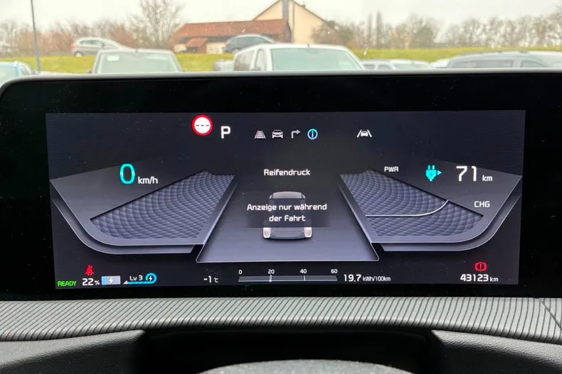 Kia EV6 din 2023 cu 43.120 km - oferta KIA193253 - foto 13