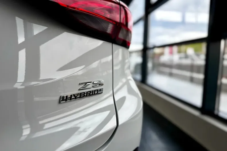 MG ZS HEV din 2025 cu 50 km - oferta MG0193279 - foto 4