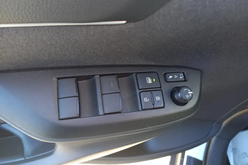 Toyota Yaris Cross din 2025 cu 4.740 km - oferta TOY193288 - foto 17