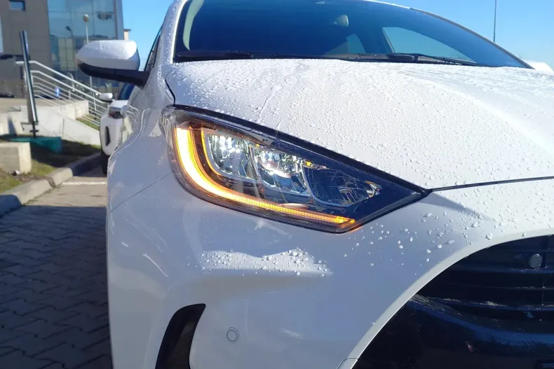 Toyota Yaris din 2025 cu 2.325 km - oferta TOY193291 - foto 4