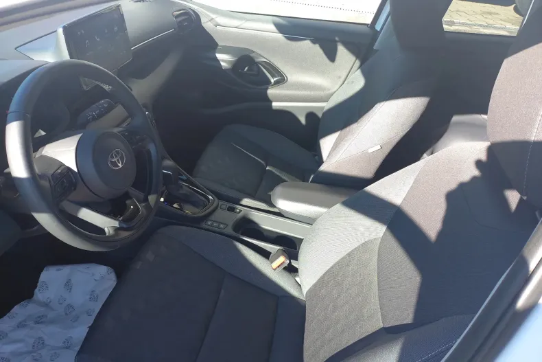 Toyota Yaris din 2025 cu 2.325 km - oferta TOY193291 - foto 13
