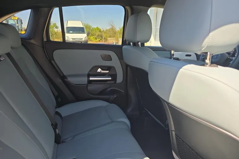 Mercedes-Benz GLA din 2024 cu 16.600 km - oferta MER193292 - foto 13