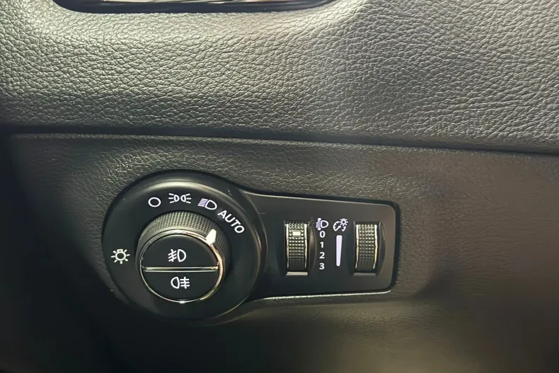 Jeep Compass din 2020 cu 179.200 km - oferta JEE193299 - foto 30