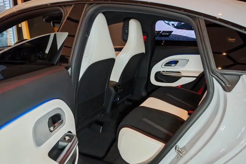 Mercedes-Benz CLA (Clasa CLA) din 2025 cu 1 km - oferta MER193309 - foto 15