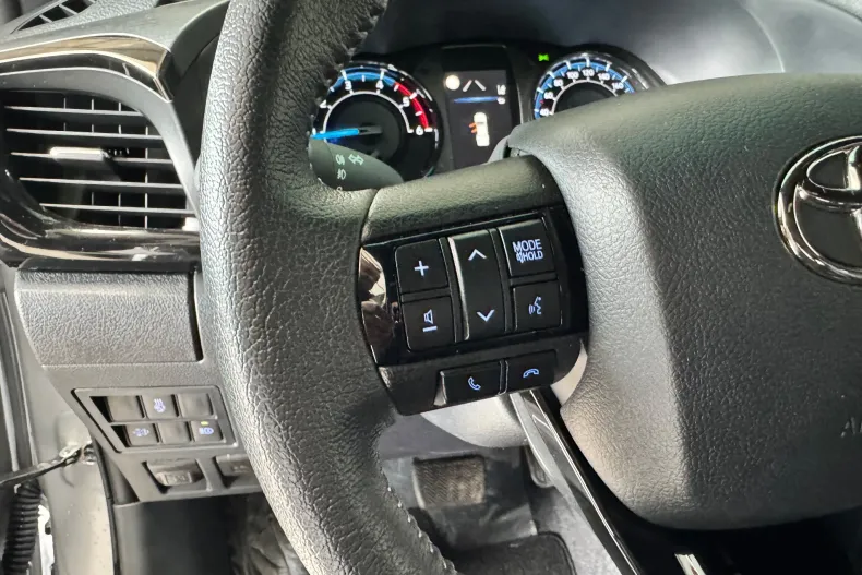 Toyota Hilux din 2025 cu 3.700 km - oferta TOY193342 - foto 10