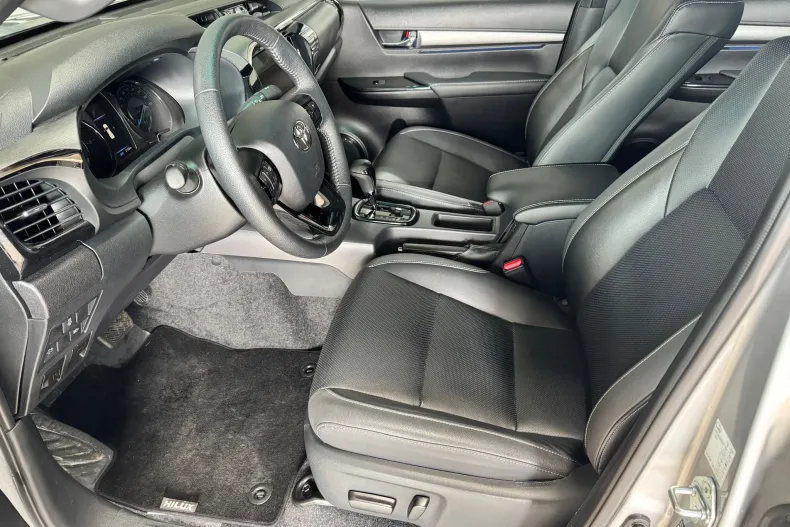 Toyota Hilux din 2025 cu 3.700 km - oferta TOY193342 - foto 12