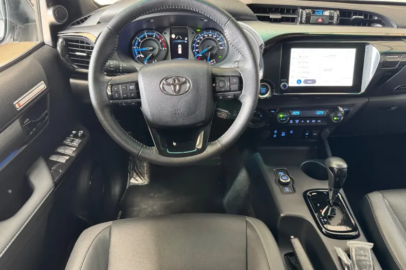 Toyota Hilux din 2025 cu 3.700 km - oferta TOY193342 - foto 13