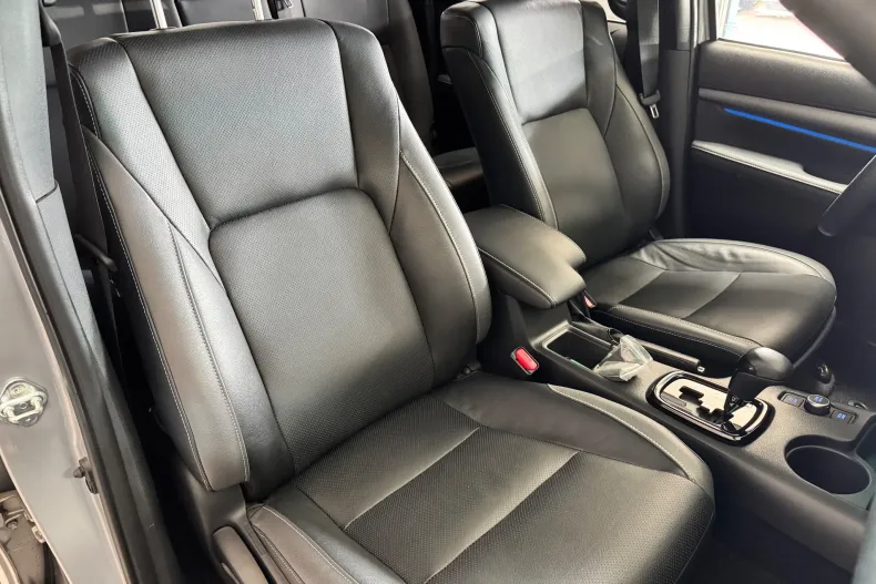 Toyota Hilux din 2025 cu 3.700 km - oferta TOY193342 - foto 16