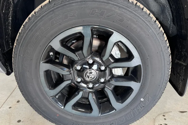 Toyota Hilux din 2025 cu 3.700 km - oferta TOY193342 - foto 22