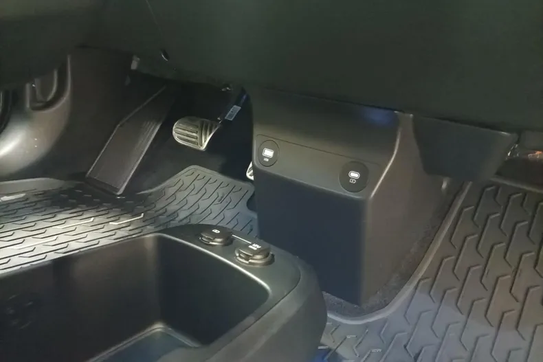 Kia EV6 din 2023 cu 28.480 km - oferta KIA193348 - foto 13