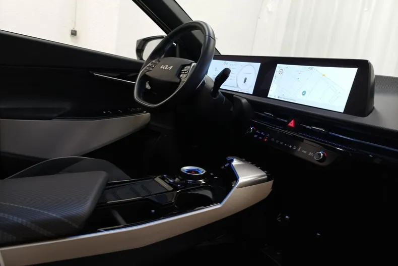 Kia EV6 din 2023 cu 28.480 km - oferta KIA193348 - foto 14