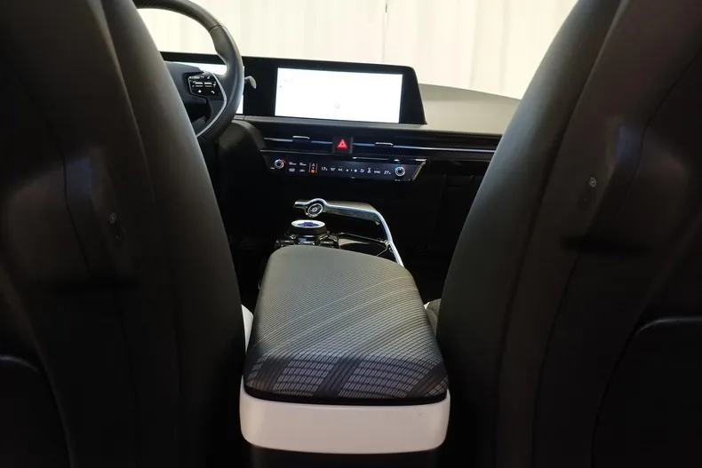 Kia EV6 din 2023 cu 28.480 km - oferta KIA193348 - foto 16
