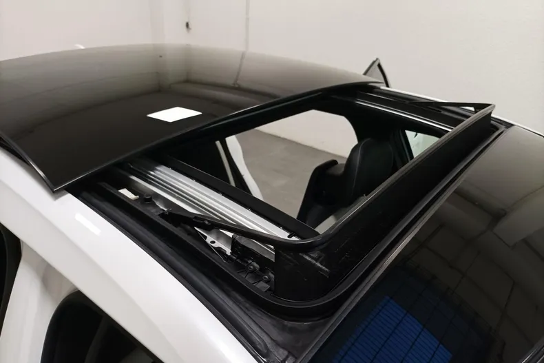 Kia EV6 din 2023 cu 28.480 km - oferta KIA193348 - foto 17