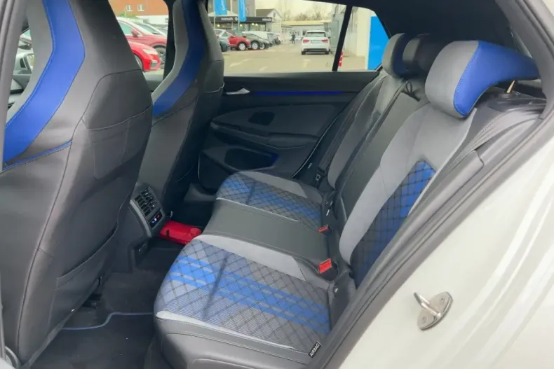 Volkswagen Golf din 2024 cu 21.006 km - oferta VOL193363 - foto 8