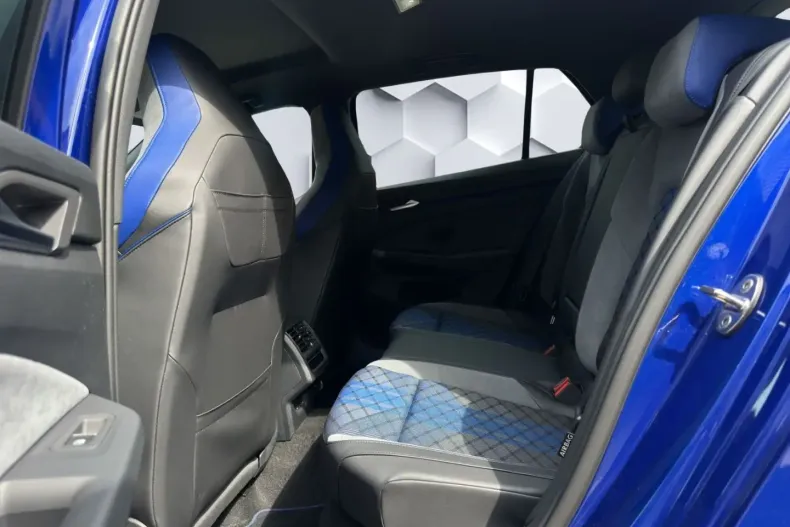 Volkswagen Golf din 2024 cu 16.975 km - oferta VOL193364 - foto 13