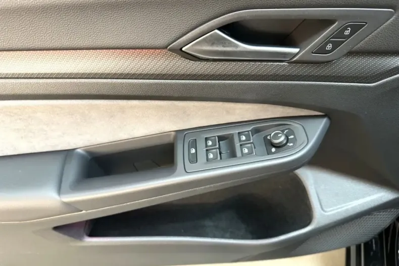 Volkswagen Golf din 2024 cu 20.300 km - oferta VOL193368 - foto 10