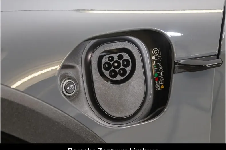 Porsche Taycan din 2025 cu 14.900 km - oferta POR193419 - foto 18