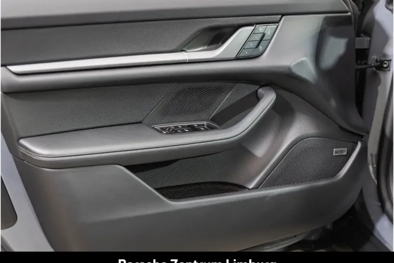 Porsche Taycan din 2025 cu 14.900 km - oferta POR193419 - foto 19