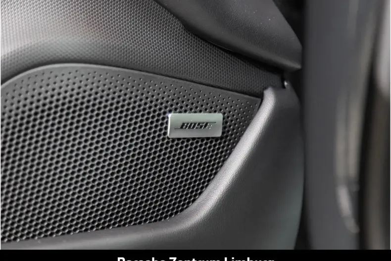 Porsche Taycan din 2025 cu 14.900 km - oferta POR193419 - foto 20