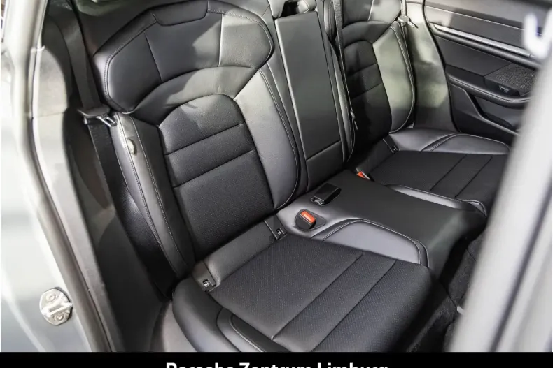 Porsche Taycan din 2025 cu 14.900 km - oferta POR193419 - foto 31