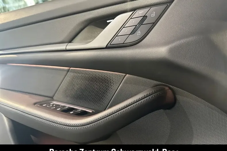 Porsche Taycan din 2025 cu 18.900 km - oferta POR193420 - foto 24