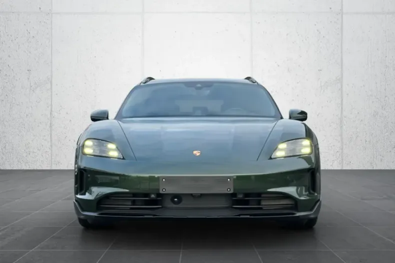 Porsche Taycan din 2025 cu 9.900 km - oferta POR193422 - foto 4