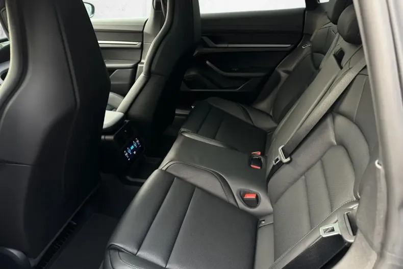 Porsche Taycan din 2025 cu 9.900 km - oferta POR193422 - foto 8