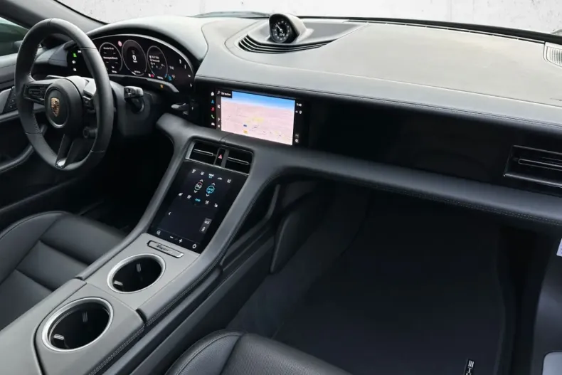 Porsche Taycan din 2025 cu 9.900 km - oferta POR193422 - foto 9